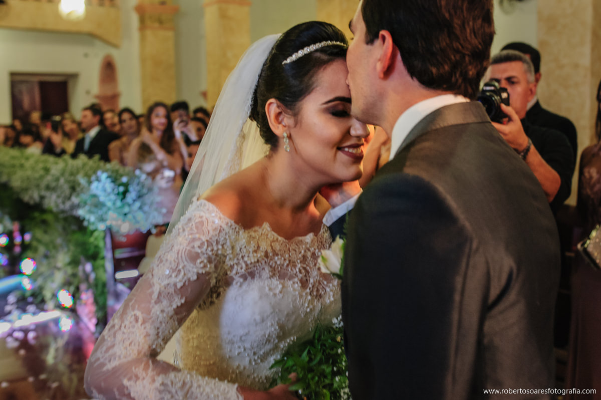 Casamento em Arara/PB, noivo recebe noiva