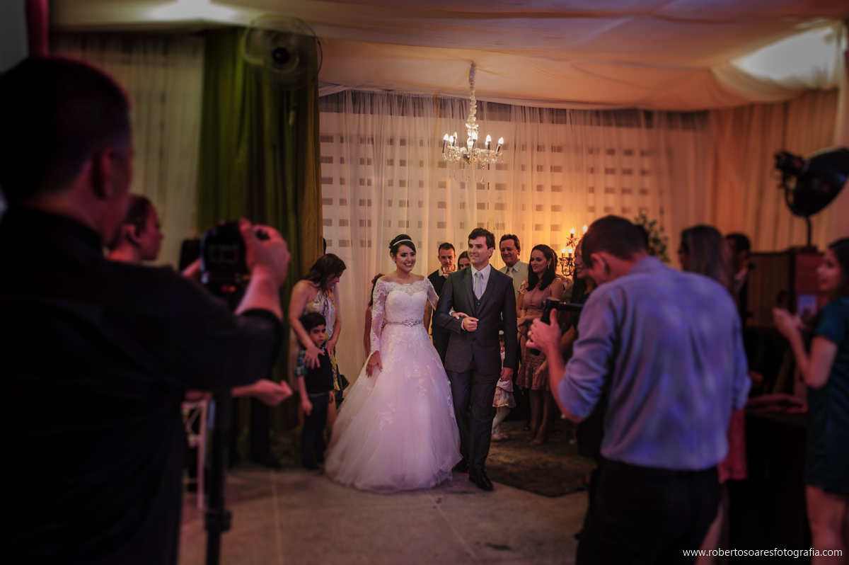 Casamento em Arara/PB, entrada dos noivos na recepção