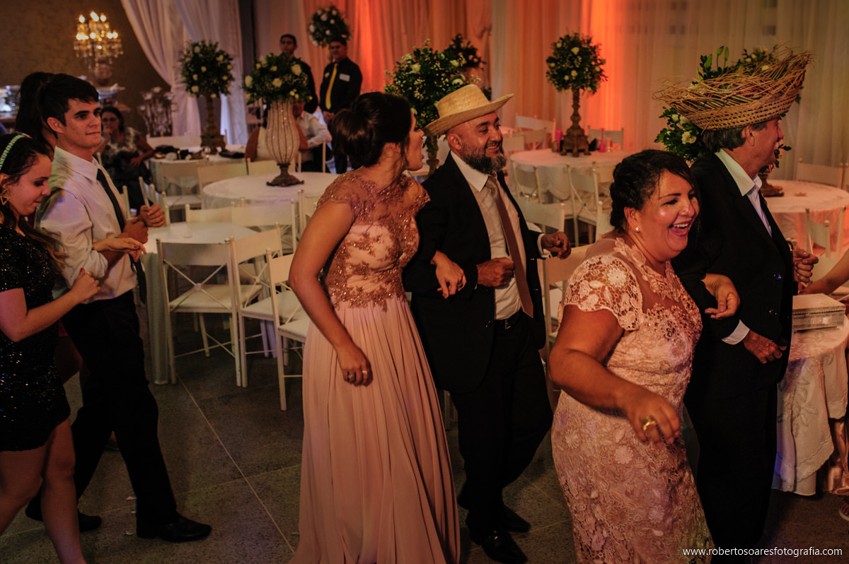 Casamento em Arara/PB, pessoas dançando