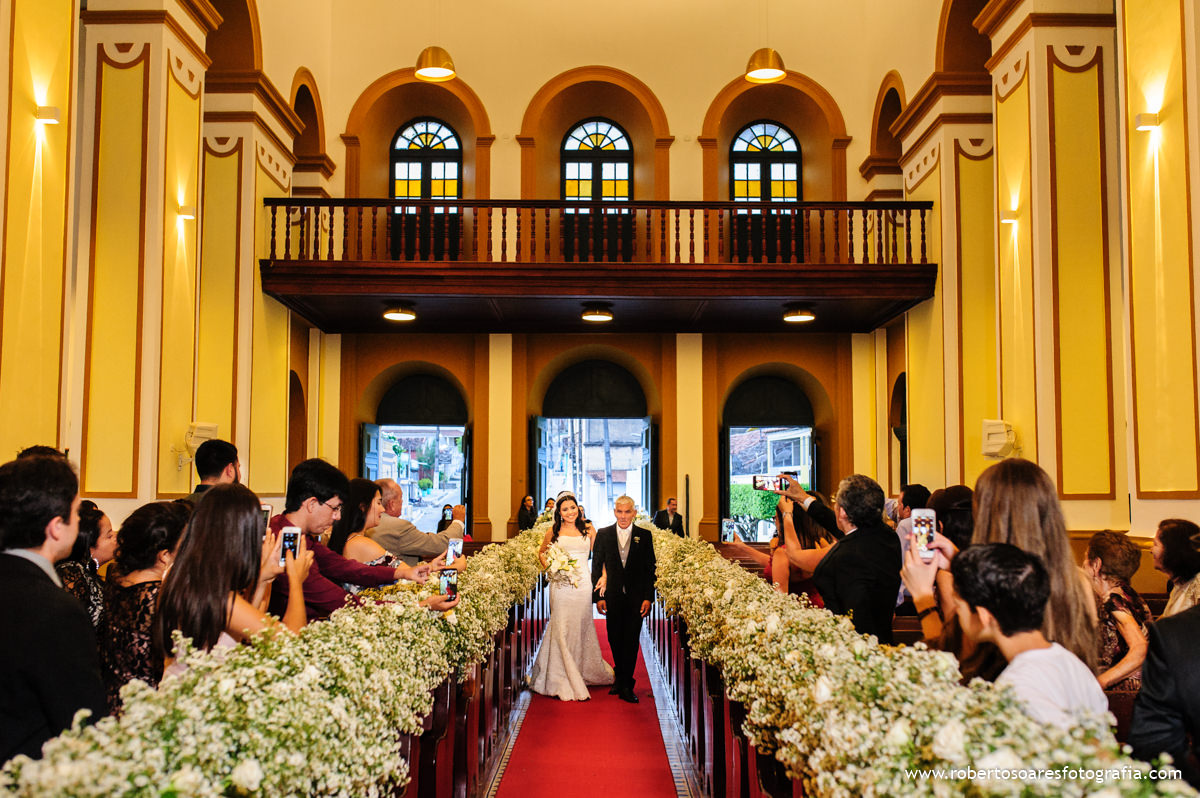 Noiva entrando - Casamento em Bananeiras