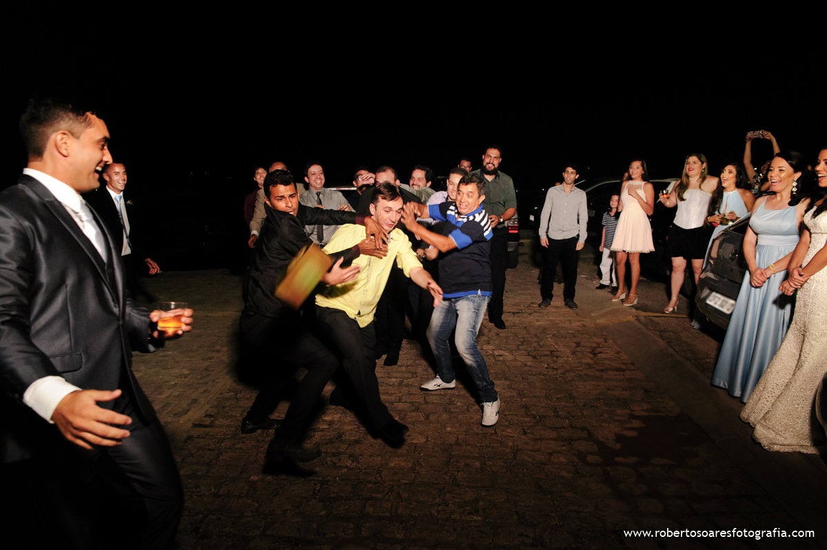 Jogando o Whisky - Casamento em Bananeiras