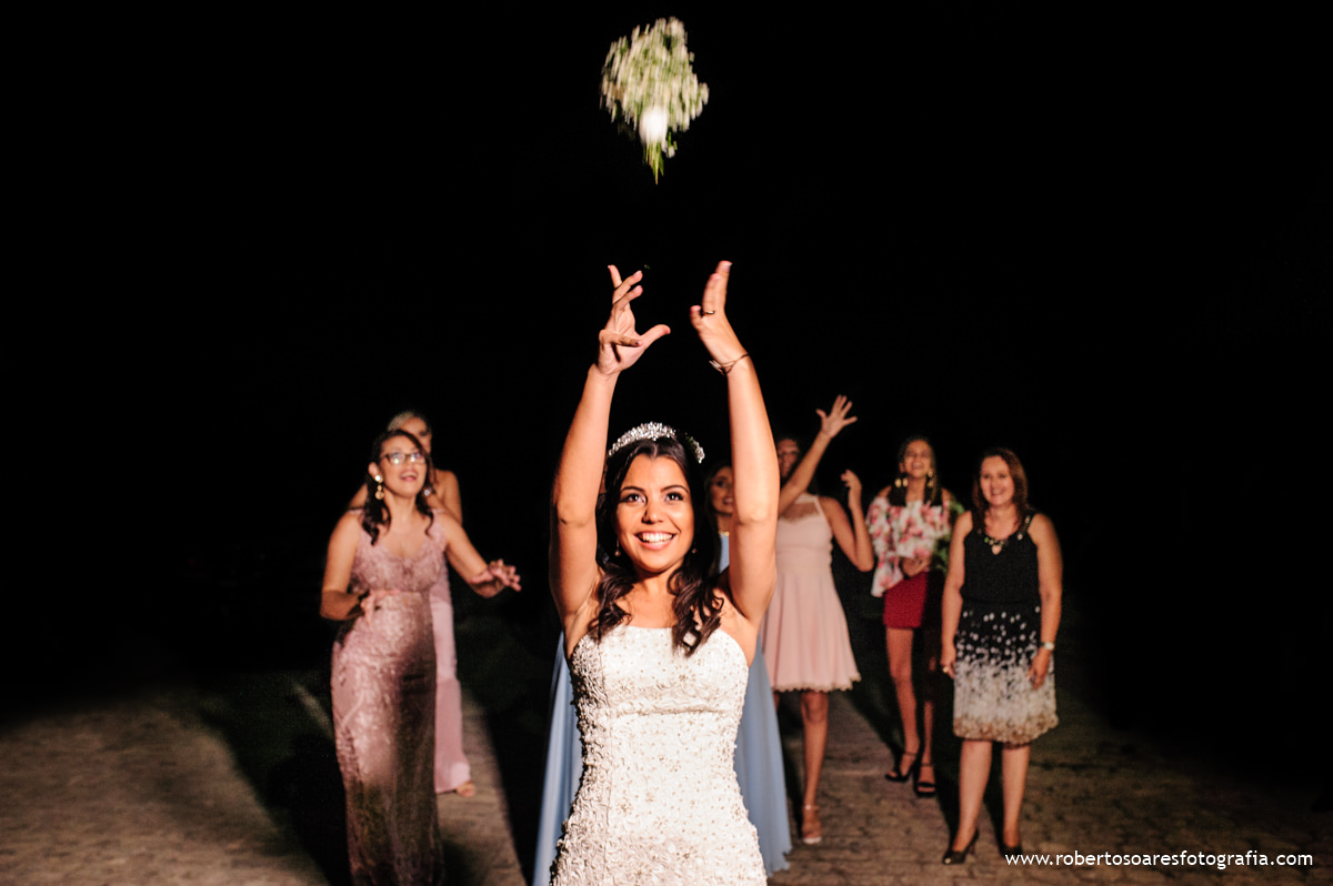 Noiva Jogando o Bouquet