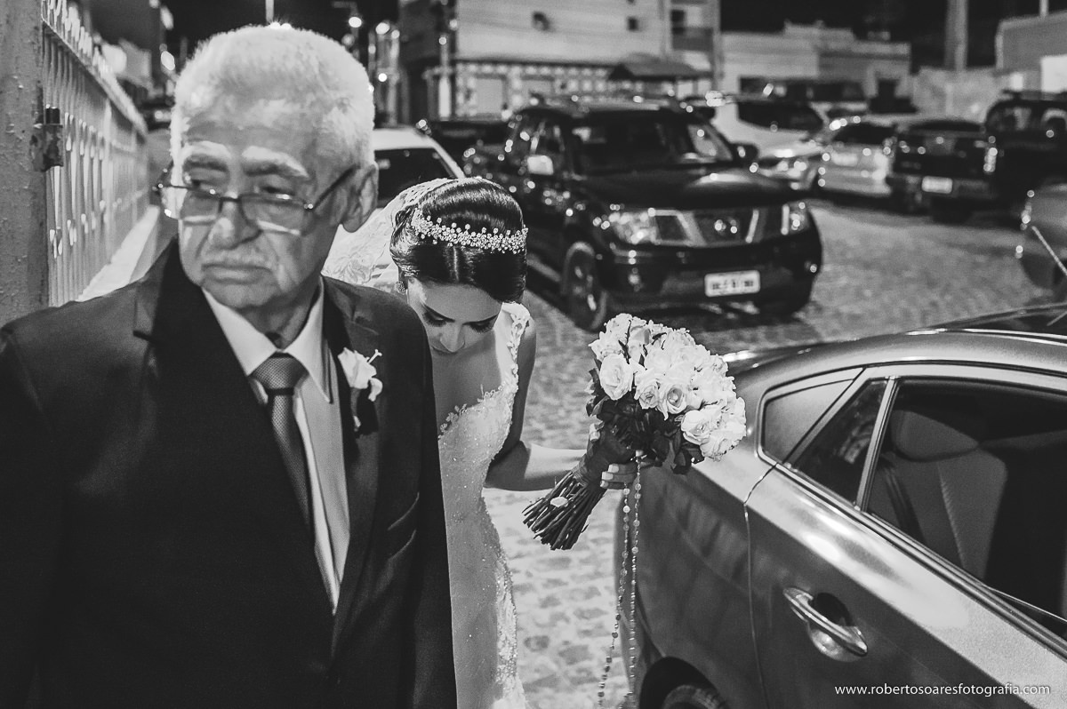 saida na noiva no carro
