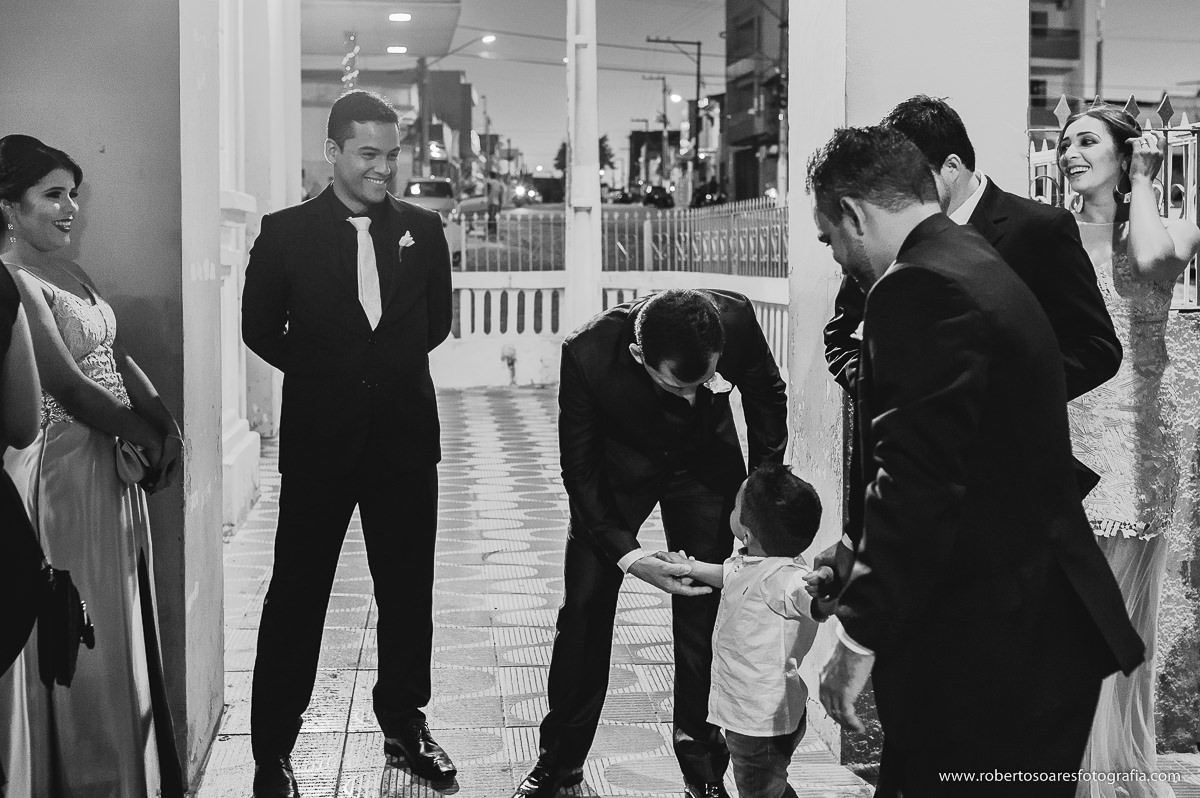 interacao dos convidados na entrada da igreja em arara pb