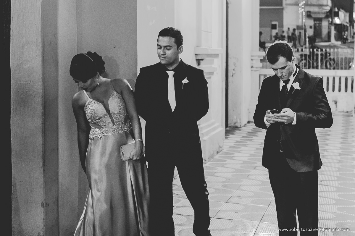 interacao dos convidados na entrada da igreja em arara pb