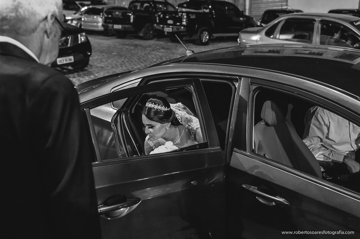saida da noiva no carro