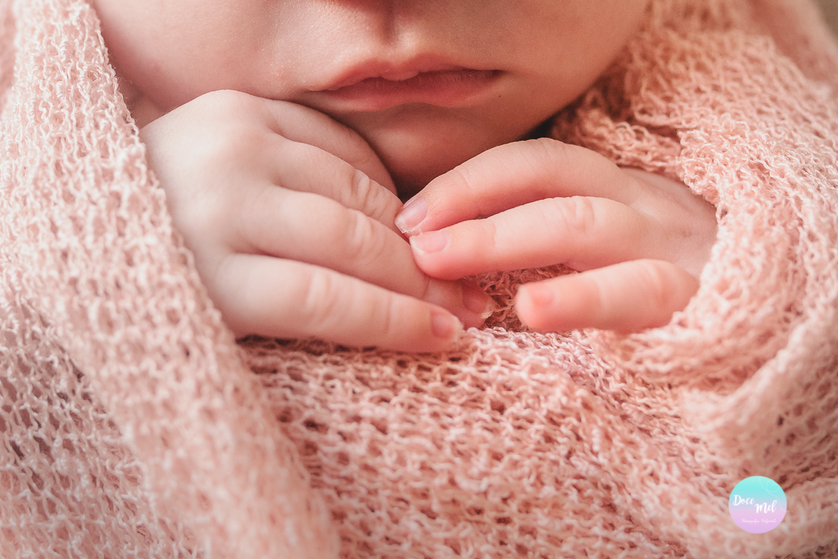 ensaio newborn, ensaio newborn lyfestyle, doce mel fotografia, fotografia infantil, foto de bebes, fotos de recém nascidos,