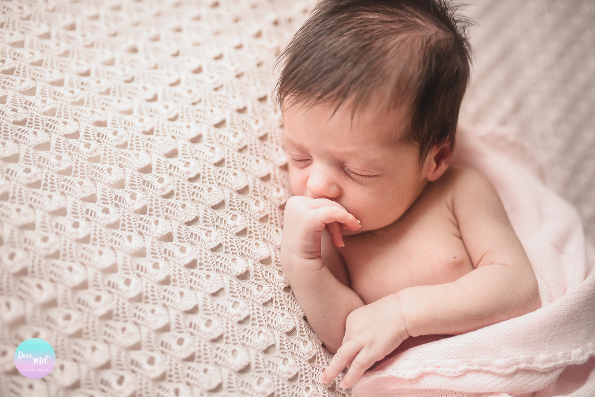 ensaio newborn, ensaio newborn lyfestyle, doce mel fotografia, fotografia infantil, foto de bebes, fotos de recém nascidos,