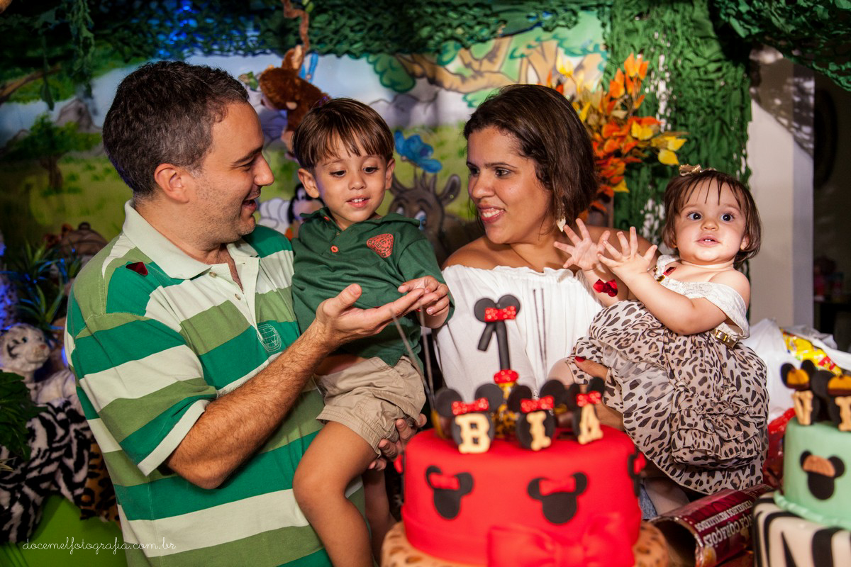 Fotografia infantil, fotografia de família, primeiro aninho, Safari do mickey,mágico na festa, Niterói-RJ