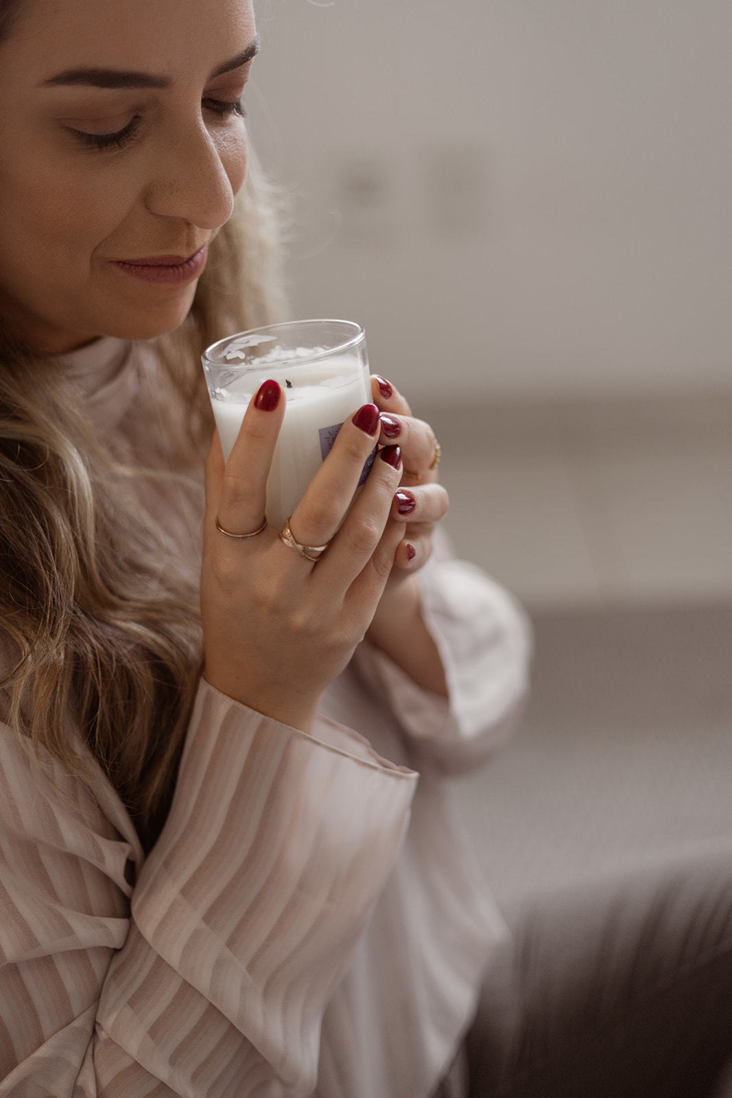 Ensaio marca pessoal. Ensaio psicóloga São Paulo. Cheirando vela