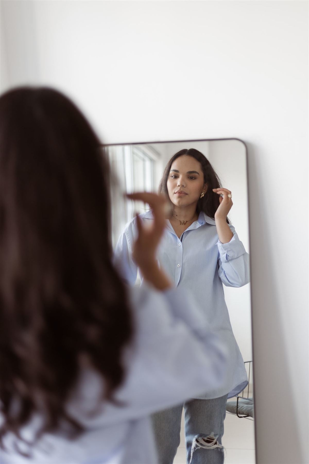foto olhando no espelho