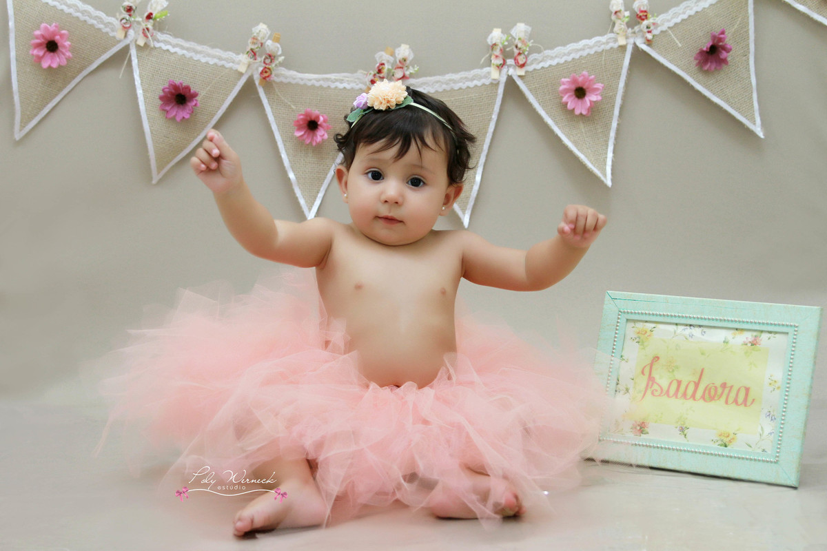 SMASH THE CAKE ENSAIO INFANTIL FOTOGRAFIA BEBÊ AMASSANDO O BOLO POLY WERNECK BRASÍLIA GAMA DF DISTRITO FEDERAL ENSAIO COM BOLO INFANTIL CRIANÇA BEBE MENINA PRINCESA ESTÚDIO FOTOGRAFICO