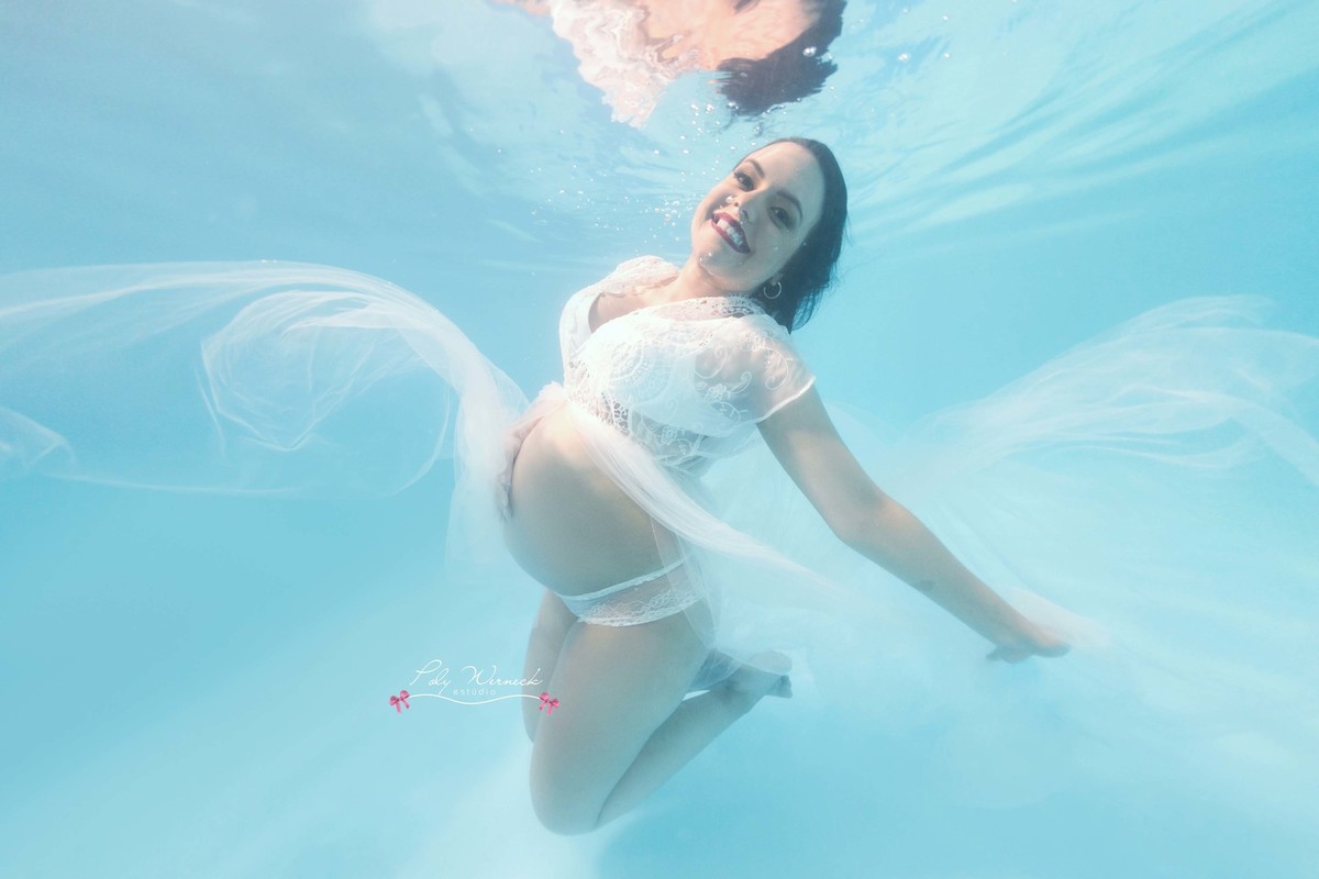GAMA BRASÍLIA DF DISTRITO FEDERAL ENSAIO GESTANTE GR MULHER SENSUAL  FOTO PHOTO POLY WERNECK POLYANNA ENSAIO SUBAQUÁTICO EMBAIXO DA ÁGUA