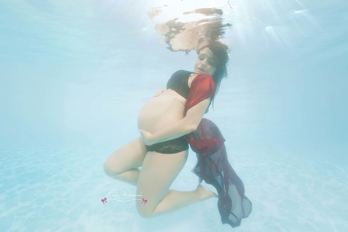 GAMA BRASÍLIA DF DISTRITO FEDERAL ENSAIO GESTANTE GR MULHER SENSUAL  FOTO PHOTO POLY WERNECK POLYANNA ENSAIO SUBAQUÁTICO EMBAIXO DA ÁGUA