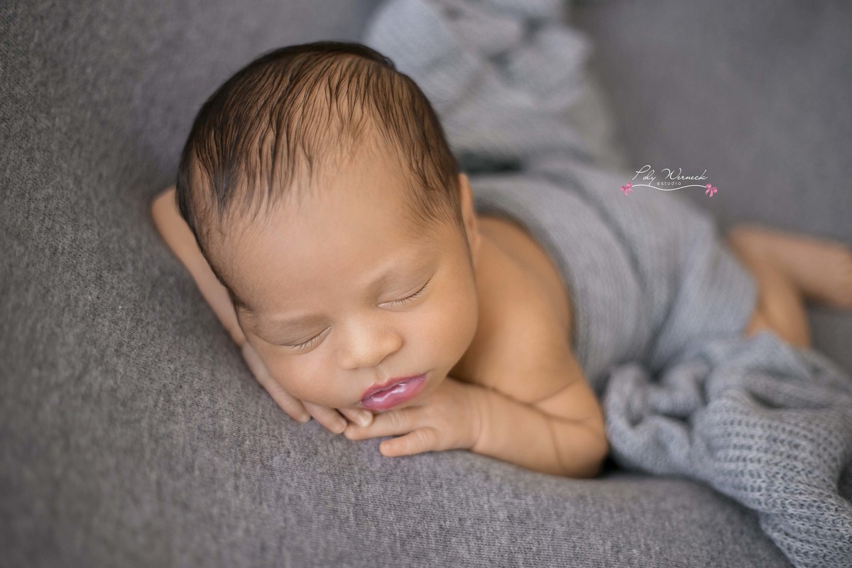 NEWBORN BEBE BABY ENSAIO ESTUDIO ENSAIO BEBE RECÉM NAIDO BRASÍLIA GAMA DF DISTRITO FEDERAL FILHO MENINO BABY BOY FOTÓGRAFA ESPECIALIZADA EM BEBES