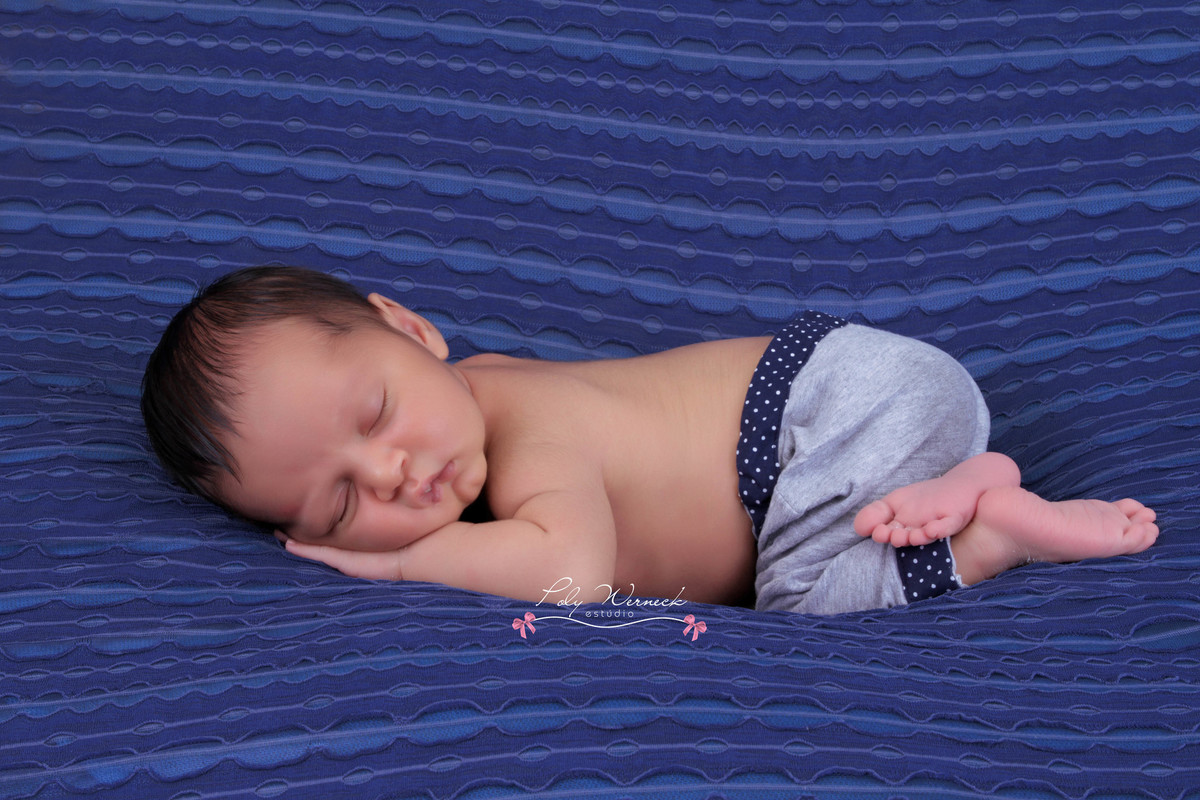 RECEM NASCIDO NEWBORN GAMA BRASILIA FOTOGRAFIA ENSAIO BEBÊ ENSAIO ESTÚDIO ENSAIO RECÉM NASCIDO FOTÓGRAFA DF FOTÓGRAFA BRASÍLIA ESPECIALIZADA EM BEBÊS MENINA MENINO BABY BOY BABY GIRL