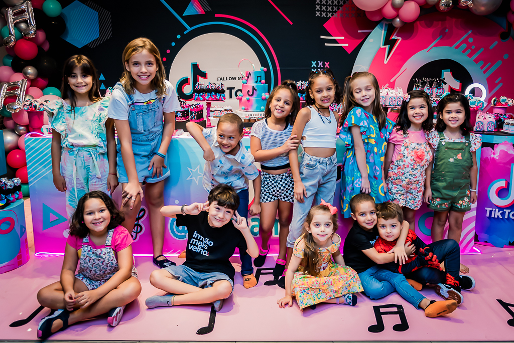 fotografia-festa-infantil-rj, tema-tiktok, fotografia-de-familia, adriana-tomzhinski-fotografia, foto-aniversario-infantil, fotografo-aniversario-infantil, casa-de-festas-imaginarte-copacabana-rj