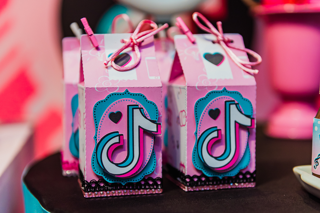 fotografia-festa-infantil-rj, tema-tiktok, fotografia-de-familia, adriana-tomzhinski-fotografia, foto-aniversario-infantil, fotografo-aniversario-infantil, casa-de-festas-imaginarte-copacabana-rj