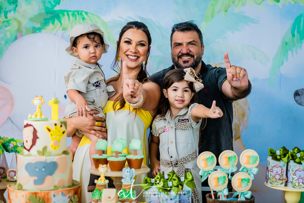 fotografia-festa-infantil-rj, tema-safari, fotografia-de-familia, adriana-tomzhinski-fotografia, foto-aniversario-infantil, fotografo-aniversario-infantil, casa-de-festas-espaço-jardins-verdes-jacarepagua-rj
