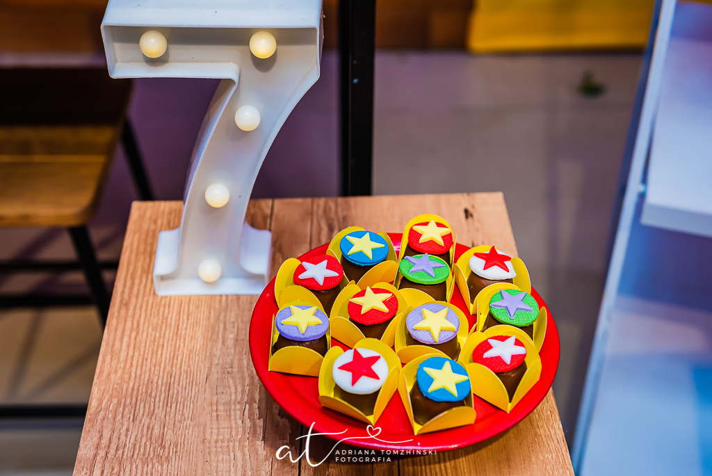 fotografia-festa-infantil-rj, tema-heroinas-e-vilas, fotografia-de-familia, adriana-tomzhinski-fotografia, foto-aniversario-infantil, fotografo-aniversario-infantil, casa-de-festas-espoleta-botafogo-rj