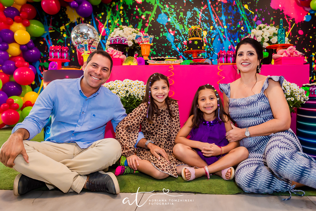 fotografia-festa-infantil-rj, tema-neon, fotografia-de-familia, adriana-tomzhinski-fotografia, foto-aniversario-infantil, fotografo-aniversario-infantil, casa de festas-espaco-eco-botafogo