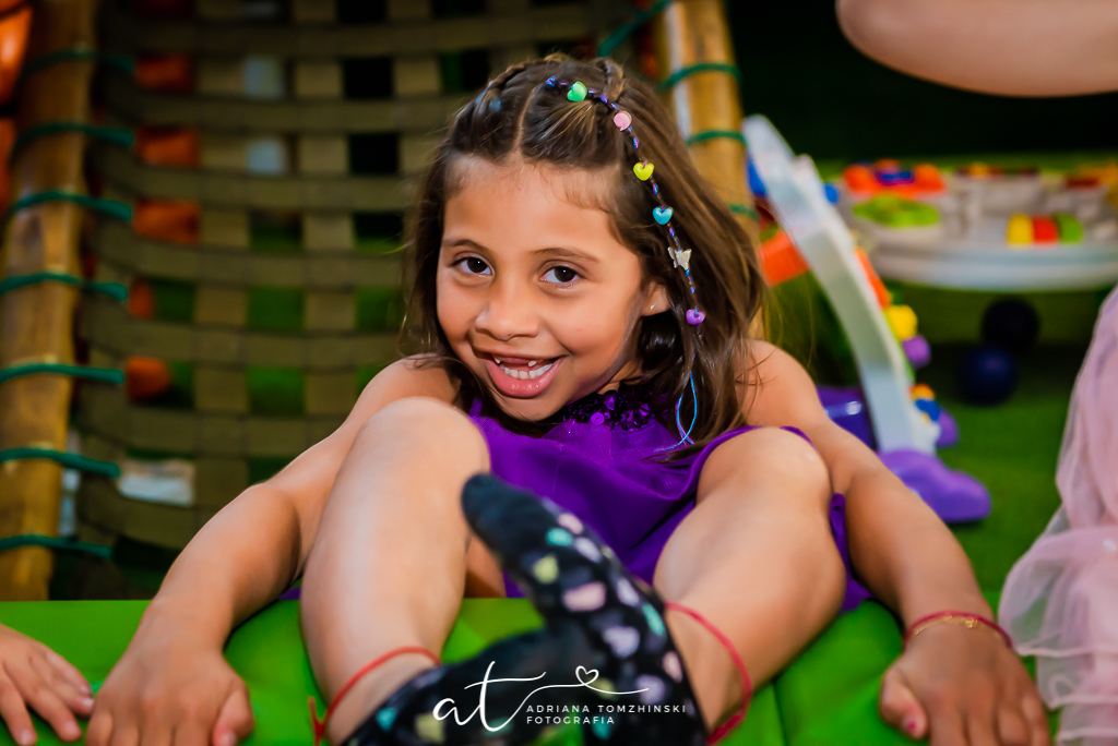 fotografia-festa-infantil-rj, tema-neon, fotografia-de-familia, adriana-tomzhinski-fotografia, foto-aniversario-infantil, fotografo-aniversario-infantil, casa de festas-espaco-eco-botafogo