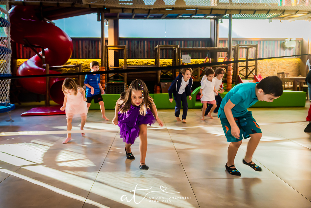 fotografia-festa-infantil-rj, tema-neon, fotografia-de-familia, adriana-tomzhinski-fotografia, foto-aniversario-infantil, fotografo-aniversario-infantil, casa de festas-espaco-eco-botafogo