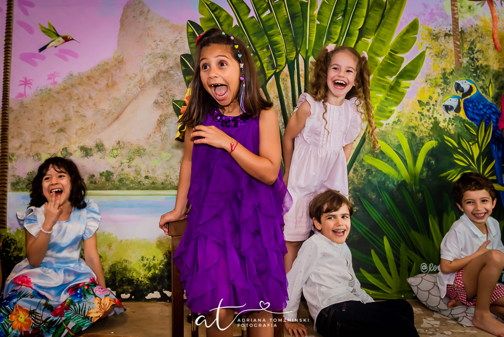 fotografia-festa-infantil-rj, tema-neon, fotografia-de-familia, adriana-tomzhinski-fotografia, foto-aniversario-infantil, fotografo-aniversario-infantil, casa de festas-espaco-eco-botafogo