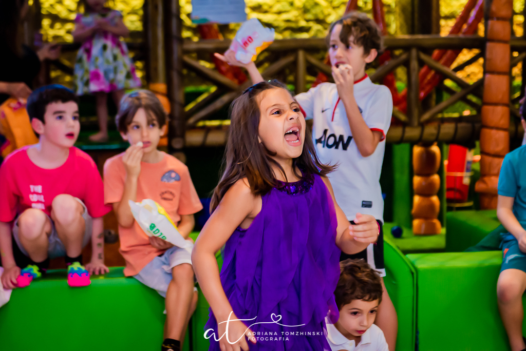 fotografia-festa-infantil-rj, tema-neon, fotografia-de-familia, adriana-tomzhinski-fotografia, foto-aniversario-infantil, fotografo-aniversario-infantil, casa de festas-espaco-eco-botafogo