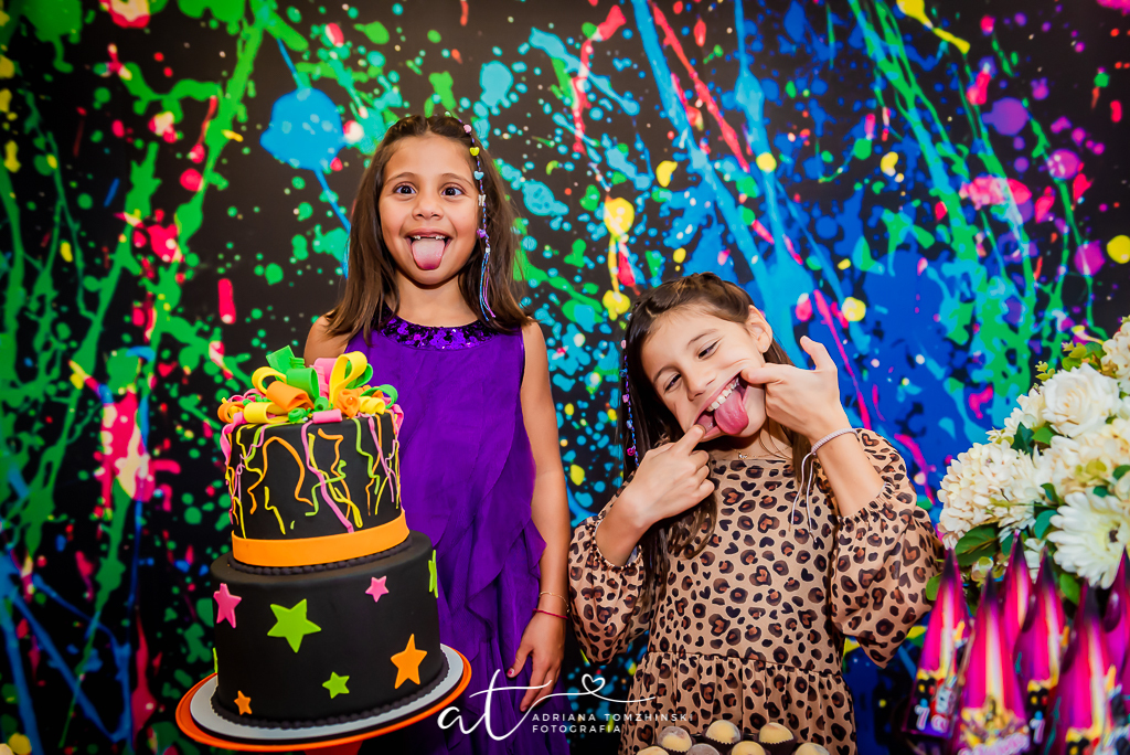 fotografia-festa-infantil-rj, tema-neon, fotografia-de-familia, adriana-tomzhinski-fotografia, foto-aniversario-infantil, fotografo-aniversario-infantil, casa de festas-espaco-eco-botafogo