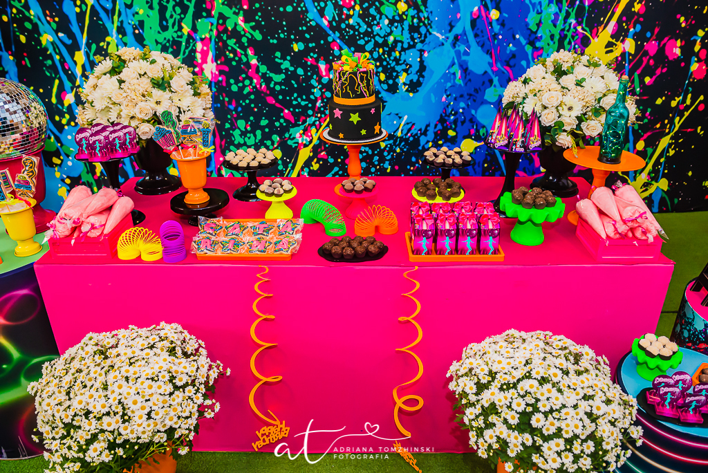 fotografia-festa-infantil-rj, tema-neon, fotografia-de-familia, adriana-tomzhinski-fotografia, foto-aniversario-infantil, fotografo-aniversario-infantil, casa de festas-espaco-eco-botafogo