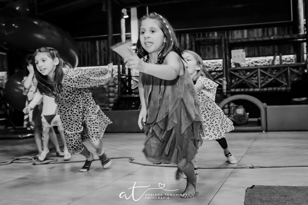 fotografia-festa-infantil-rj, tema-neon, fotografia-de-familia, adriana-tomzhinski-fotografia, foto-aniversario-infantil, fotografo-aniversario-infantil, casa de festas-espaco-eco-botafogo