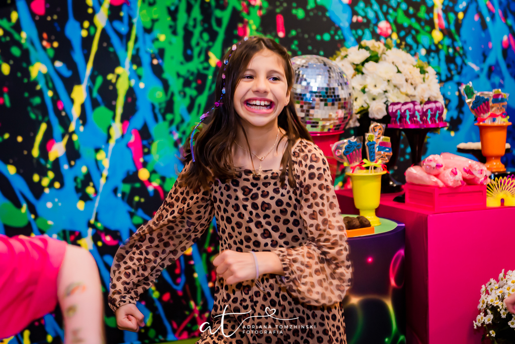 fotografia-festa-infantil-rj, tema-neon, fotografia-de-familia, adriana-tomzhinski-fotografia, foto-aniversario-infantil, fotografo-aniversario-infantil, casa de festas-espaco-eco-botafogo