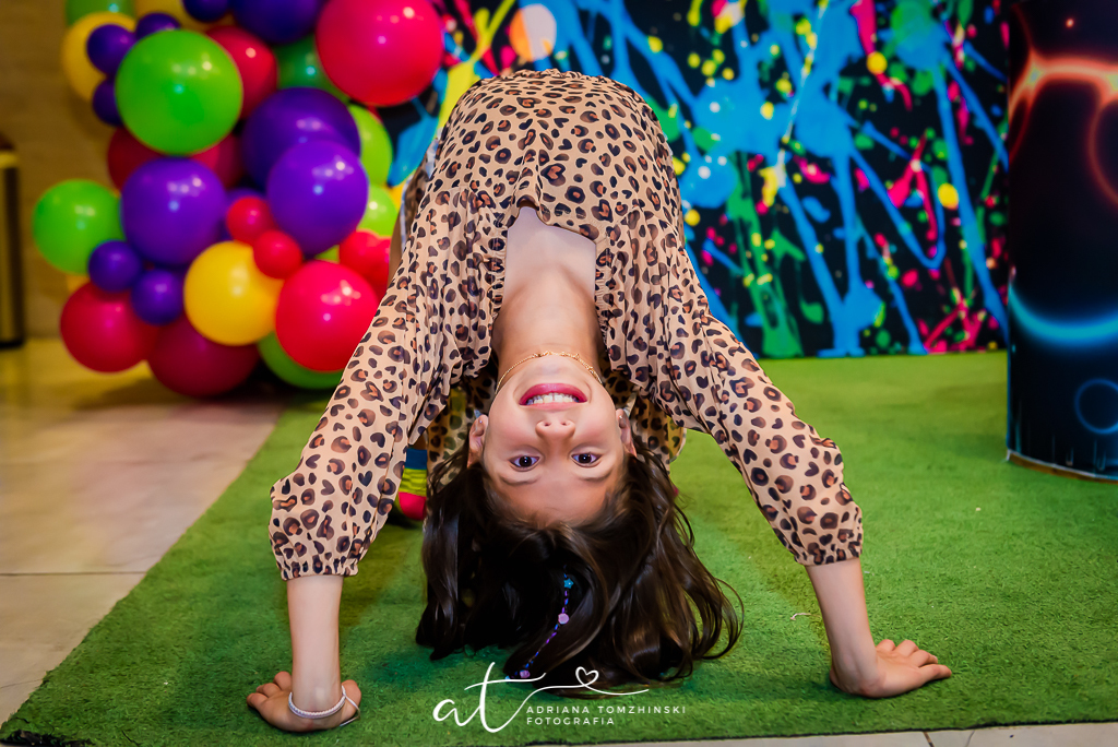 fotografia-festa-infantil-rj, tema-neon, fotografia-de-familia, adriana-tomzhinski-fotografia, foto-aniversario-infantil, fotografo-aniversario-infantil, casa de festas-espaco-eco-botafogo
