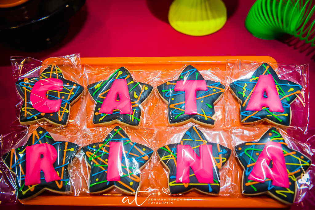 fotografia-festa-infantil-rj, tema-neon, fotografia-de-familia, adriana-tomzhinski-fotografia, foto-aniversario-infantil, fotografo-aniversario-infantil, casa de festas-espaco-eco-botafogo