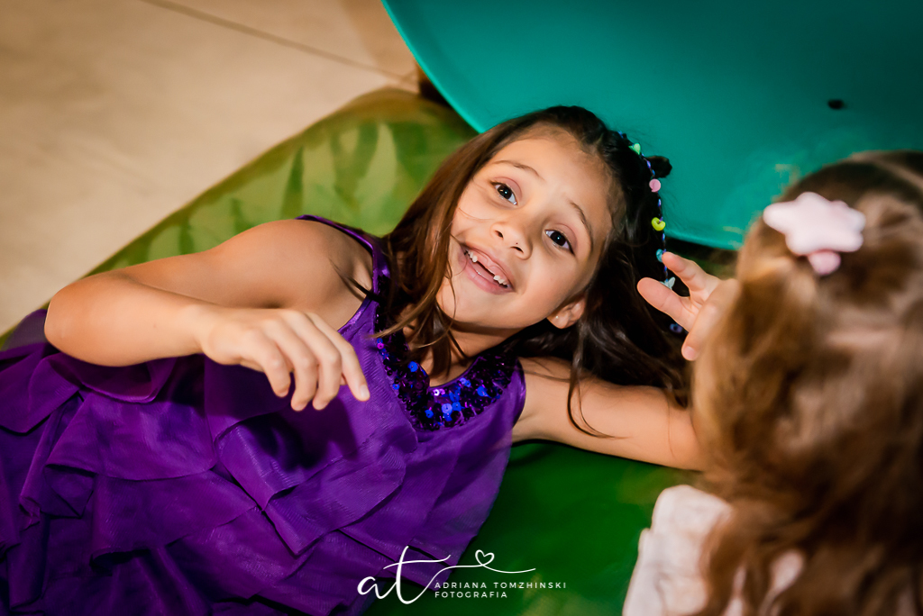 fotografia-festa-infantil-rj, tema-neon, fotografia-de-familia, adriana-tomzhinski-fotografia, foto-aniversario-infantil, fotografo-aniversario-infantil, casa de festas-espaco-eco-botafogo