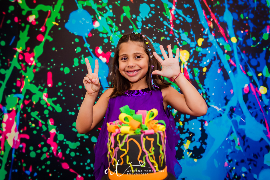 fotografia-festa-infantil-rj, tema-neon, fotografia-de-familia, adriana-tomzhinski-fotografia, foto-aniversario-infantil, fotografo-aniversario-infantil, casa de festas-espaco-eco-botafogo