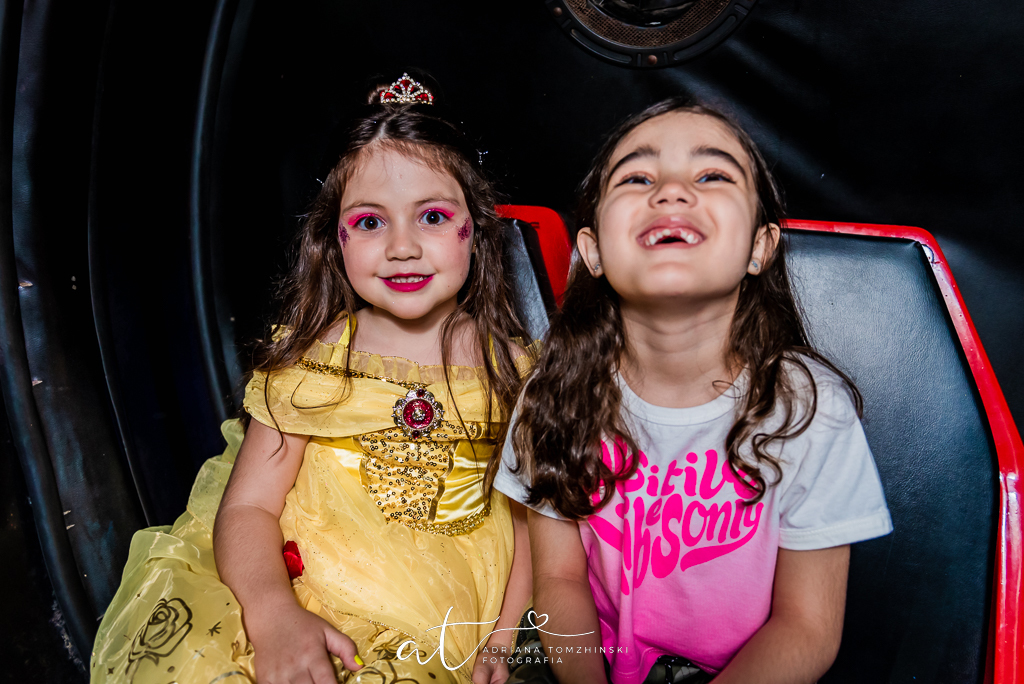fotografia-festa-infantil-rj, tema-bela-e-a-fera, fotografia-de-familia, adriana-tomzhinski-fotografia, foto-aniversario-infantil, fotografo-aniversario-infantil, casa-de-festas-castelo-da-magia