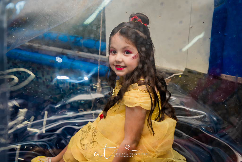 fotografia-festa-infantil-rj, tema-bela-e-a-fera, fotografia-de-familia, adriana-tomzhinski-fotografia, foto-aniversario-infantil, fotografo-aniversario-infantil, casa-de-festas-castelo-da-magia