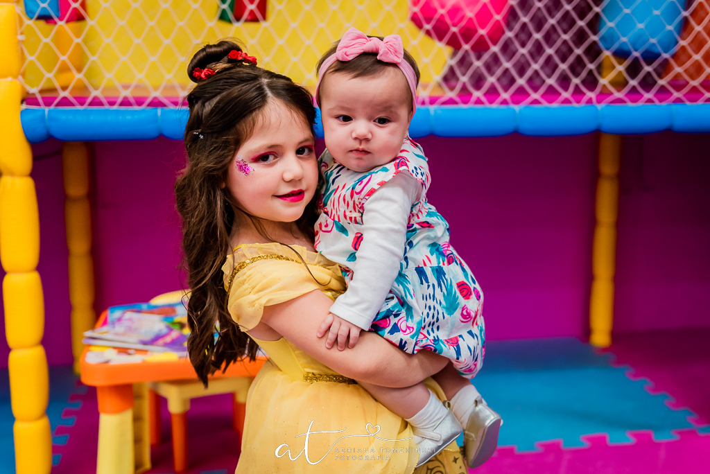 fotografia-festa-infantil-rj, tema-bela-e-a-fera, fotografia-de-familia, adriana-tomzhinski-fotografia, foto-aniversario-infantil, fotografo-aniversario-infantil, casa-de-festas-castelo-da-magia