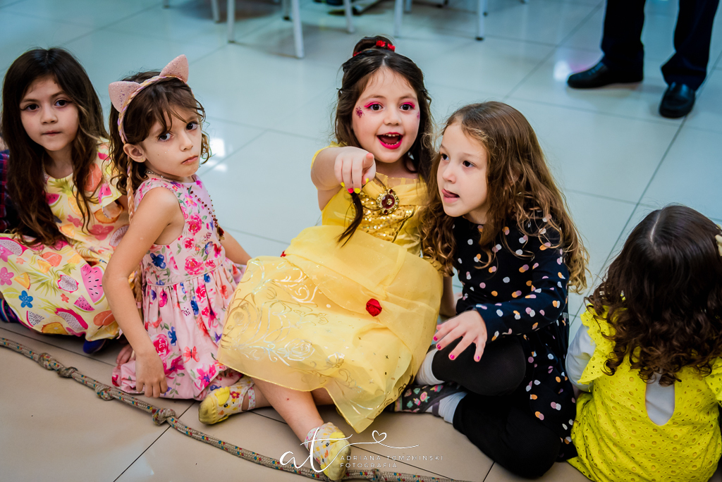 fotografia-festa-infantil-rj, tema-bela-e-a-fera, fotografia-de-familia, adriana-tomzhinski-fotografia, foto-aniversario-infantil, fotografo-aniversario-infantil, casa-de-festas-castelo-da-magia