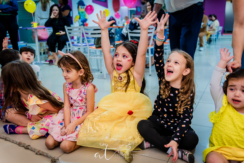 fotografia-festa-infantil-rj, tema-bela-e-a-fera, fotografia-de-familia, adriana-tomzhinski-fotografia, foto-aniversario-infantil, fotografo-aniversario-infantil, casa-de-festas-castelo-da-magia