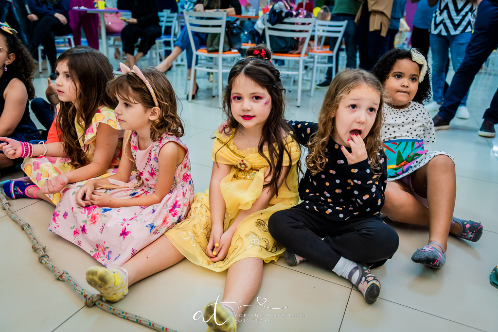 fotografia-festa-infantil-rj, tema-bela-e-a-fera, fotografia-de-familia, adriana-tomzhinski-fotografia, foto-aniversario-infantil, fotografo-aniversario-infantil, casa-de-festas-castelo-da-magia