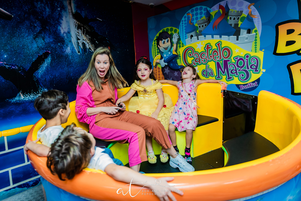 fotografia-festa-infantil-rj, tema-bela-e-a-fera, fotografia-de-familia, adriana-tomzhinski-fotografia, foto-aniversario-infantil, fotografo-aniversario-infantil, casa-de-festas-castelo-da-magia