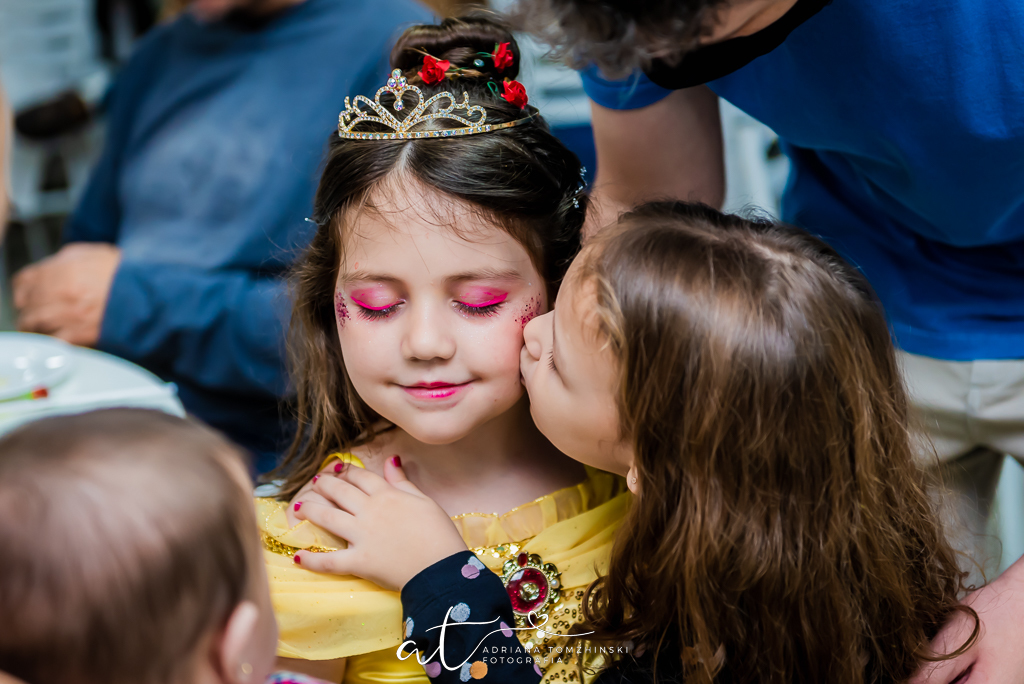 fotografia-festa-infantil-rj, tema-bela-e-a-fera, fotografia-de-familia, adriana-tomzhinski-fotografia, foto-aniversario-infantil, fotografo-aniversario-infantil, casa-de-festas-castelo-da-magia