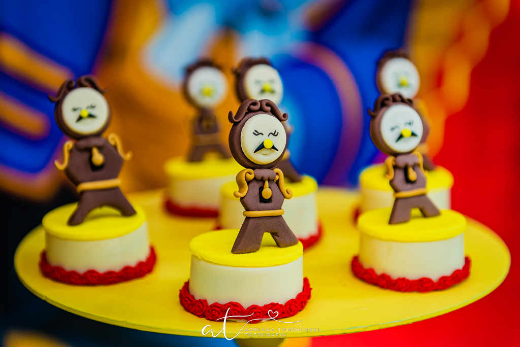 fotografia-festa-infantil-rj, tema-bela-e-a-fera, fotografia-de-familia, adriana-tomzhinski-fotografia, foto-aniversario-infantil, fotografo-aniversario-infantil, casa-de-festas-castelo-da-magia