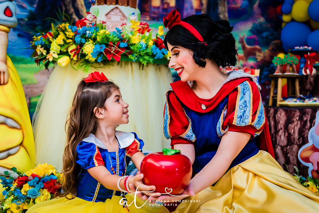 fotografia-festa-infantil-rj, fotografia-de-familia, adriana-tomzhinski-fotografia, foto-aniversario-infantil, fotografo-aniversario-infantil, casa-de-festas-espaco-jardins-verdes-jacarepagua, tema-branca-de-neve