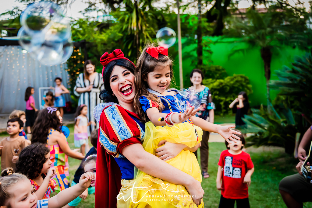fotografia-festa-infantil-rj, fotografia-de-familia, adriana-tomzhinski-fotografia, foto-aniversario-infantil, fotografo-aniversario-infantil, casa-de-festas-espaco-jardins-verdes-jacarepagua, tema-branca-de-neve