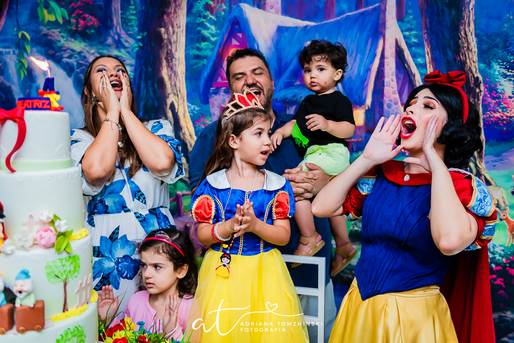 fotografia-festa-infantil-rj, fotografia-de-familia, adriana-tomzhinski-fotografia, foto-aniversario-infantil, fotografo-aniversario-infantil, casa-de-festas-espaco-jardins-verdes-jacarepagua, tema-branca-de-neve