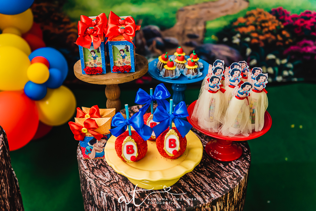 fotografia-festa-infantil-rj, fotografia-de-familia, adriana-tomzhinski-fotografia, foto-aniversario-infantil, fotografo-aniversario-infantil, casa-de-festas-espaco-jardins-verdes-jacarepagua, tema-branca-de-neve